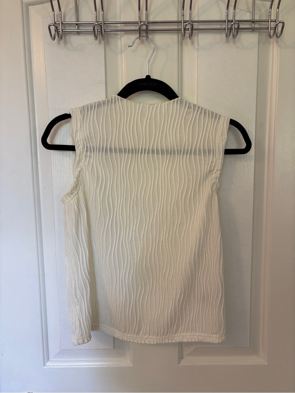 Sleeveless Textured Wave Tank Top - Cream